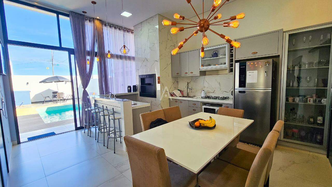Casa Residencial para à venda no Bairro FLORESTA em CASCAVEL: 
