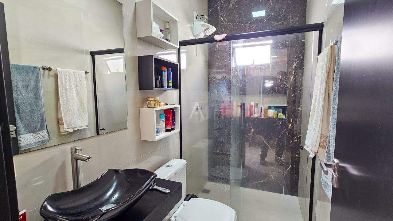 Casa Residencial para à venda no Bairro FLORESTA em CASCAVEL: 