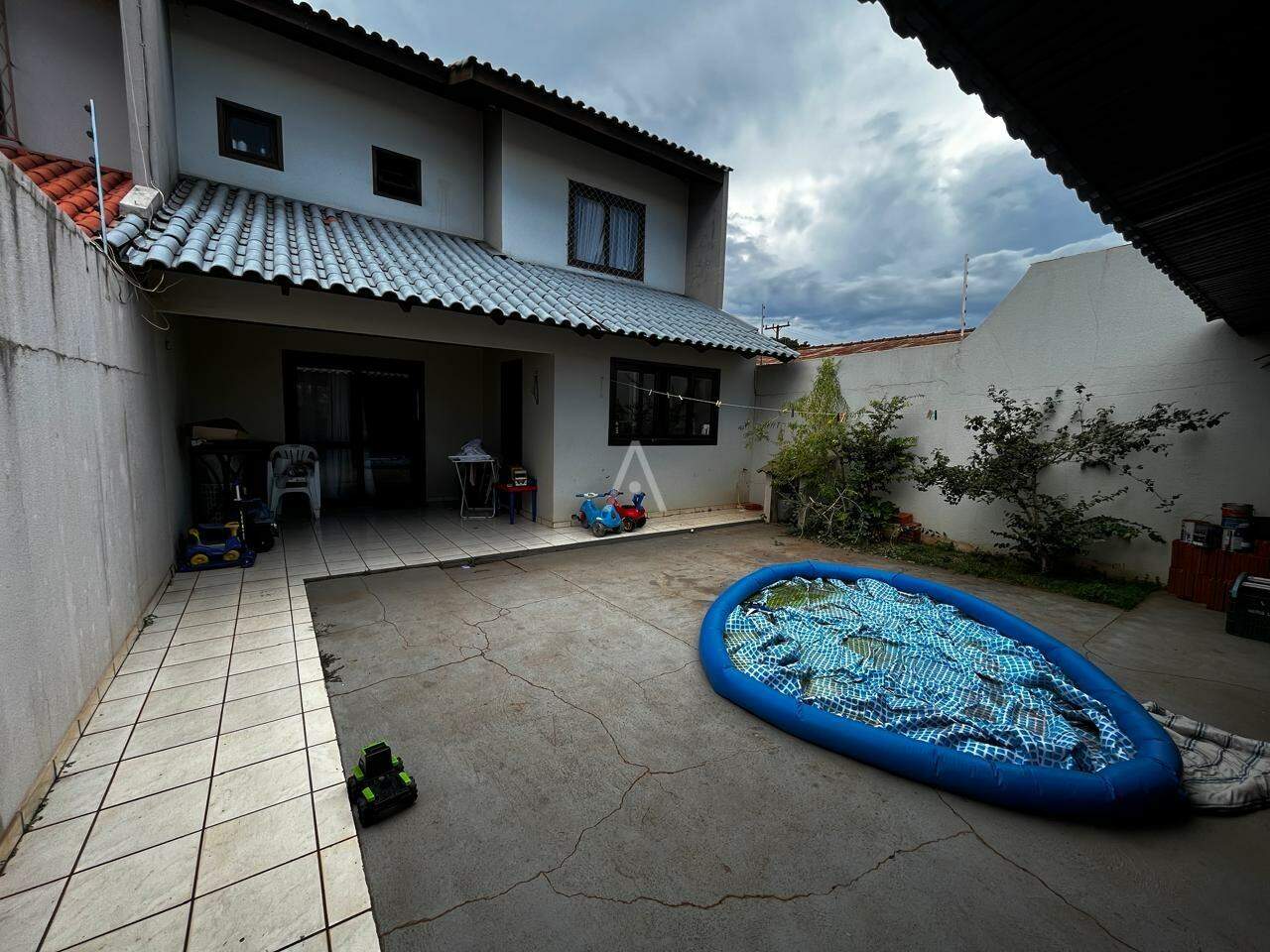 Sobrado para à venda no Bairro MARIA LUIZA em CASCAVEL: 