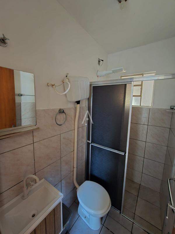 Casa Residencial para para aluguel no Bairro JARDIM COOPAGRO em TOLEDO: 