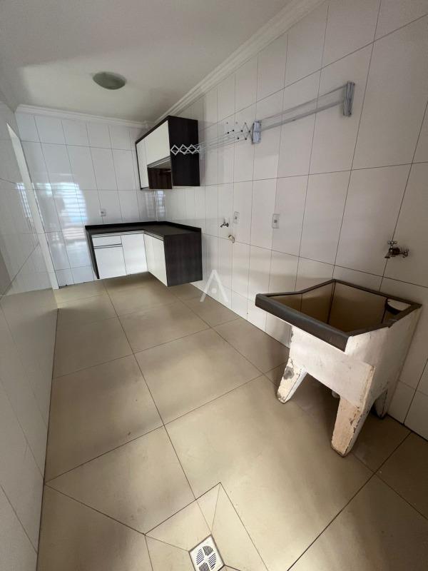 Sobrado para à venda no Bairro PERIOLO em CASCAVEL: 