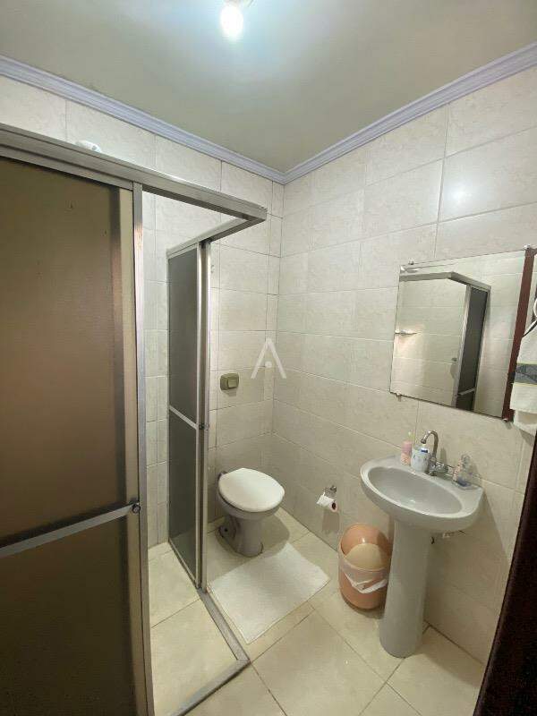 Casa Residencial para à venda no Bairro COUNTRY em CASCAVEL: bwc suíte