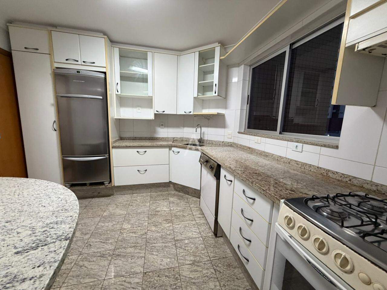 Apartamento para para aluguel no Bairro CENTRO em CASCAVEL: 