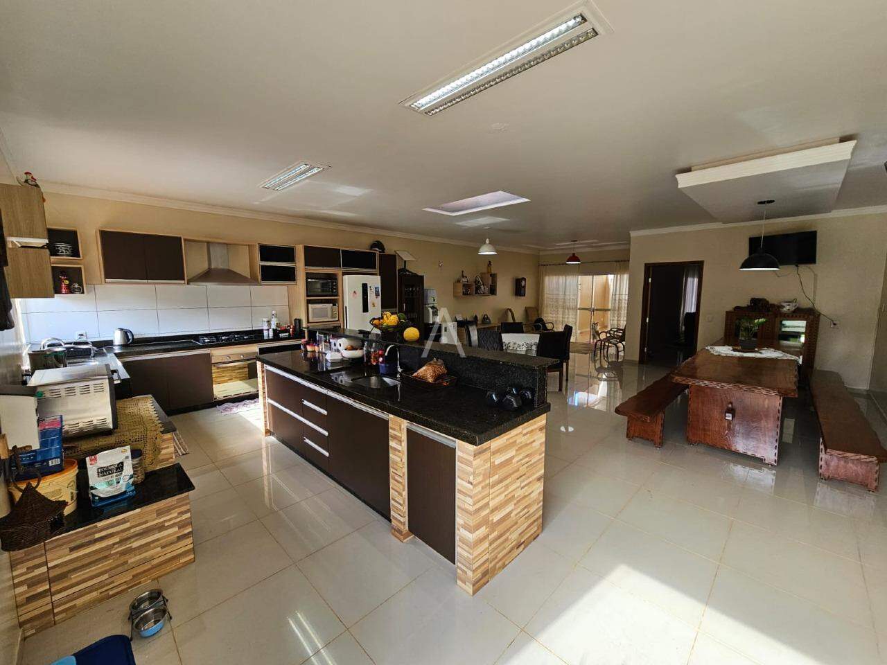 Casa Residencial para à venda no Bairro PACAEMBU em CASCAVEL: 