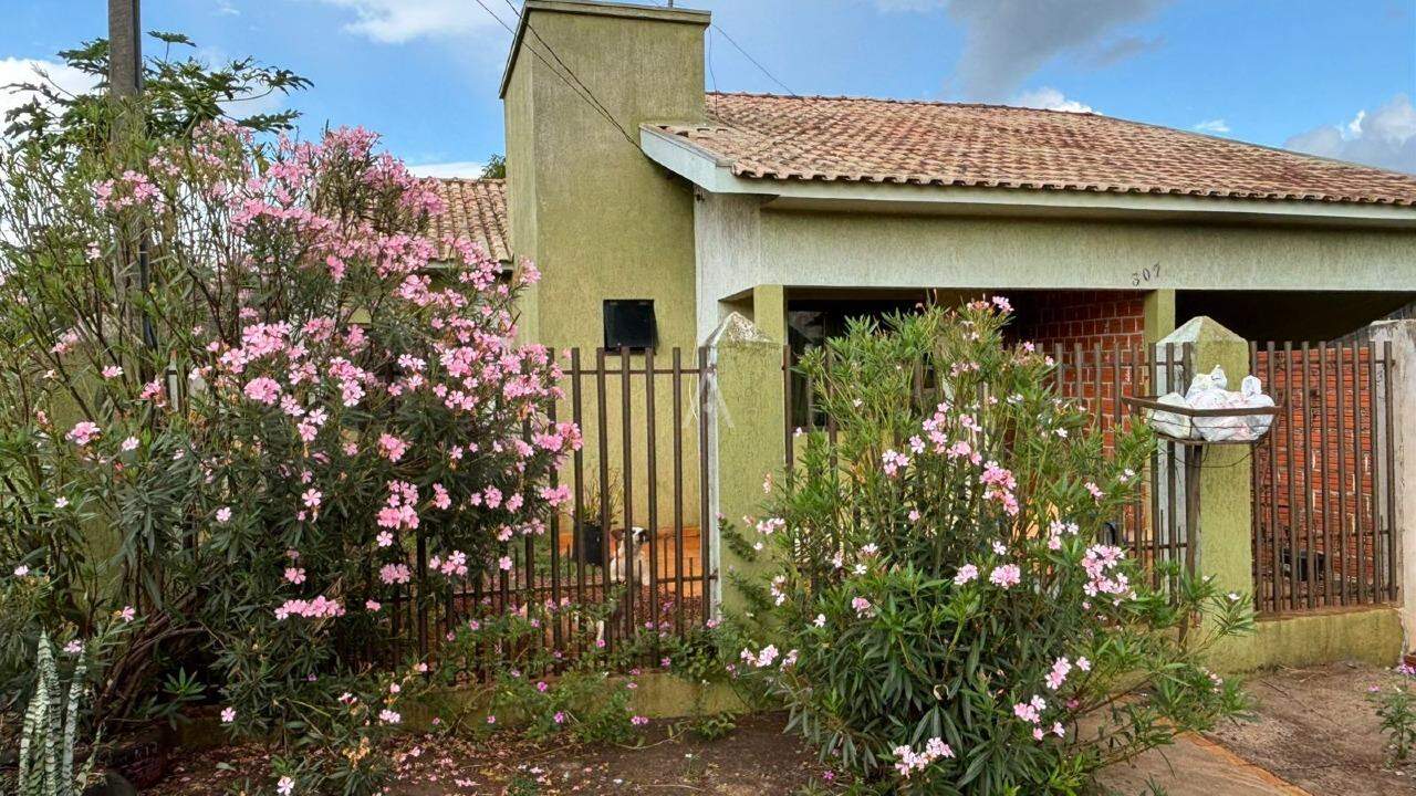 Casa Residencial para à venda no Bairro JARDIM PANORAMA em TOLEDO: 