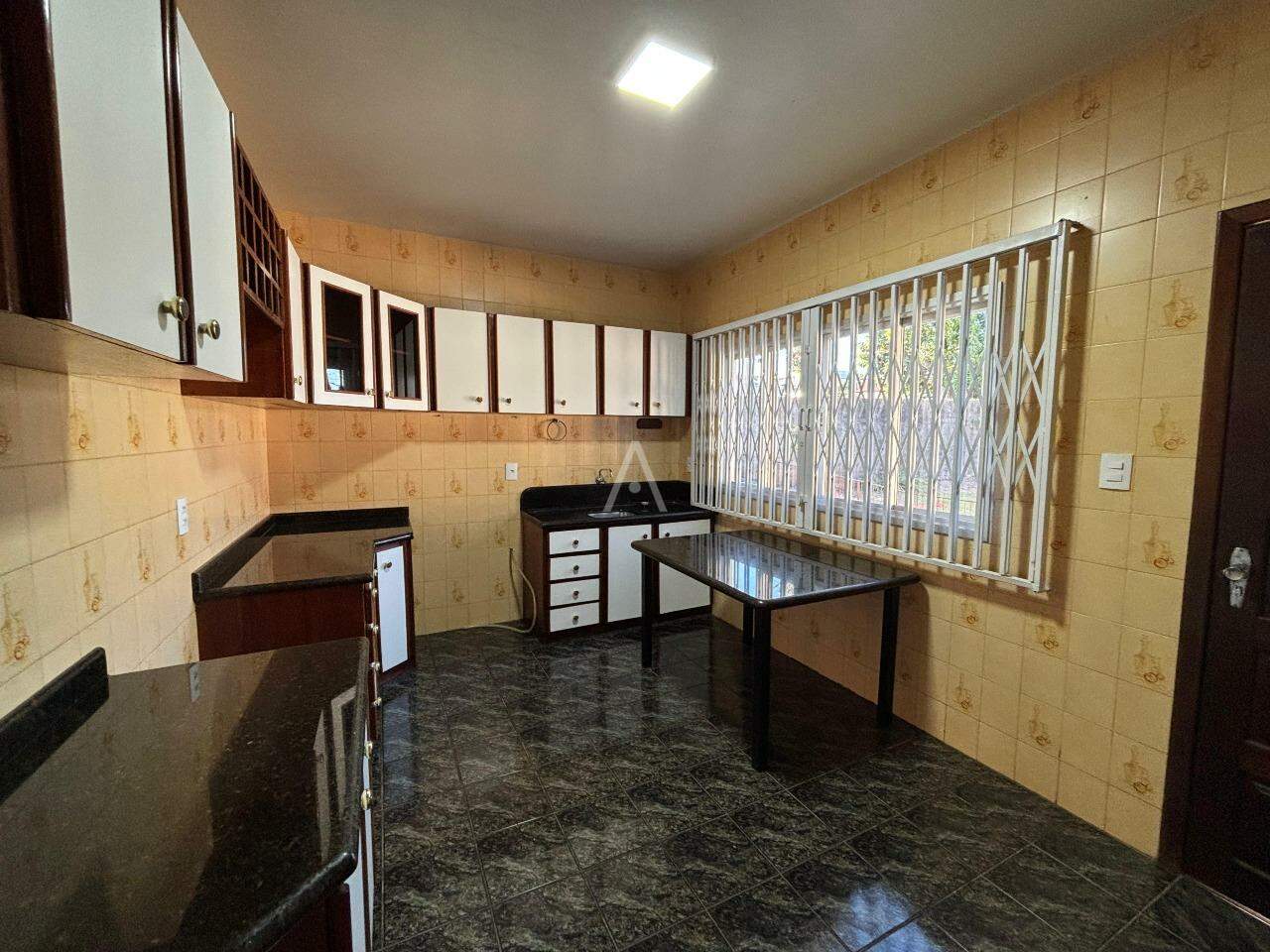 Casa Residencial para à venda no Bairro SAO CRISTOVAO em CASCAVEL: 