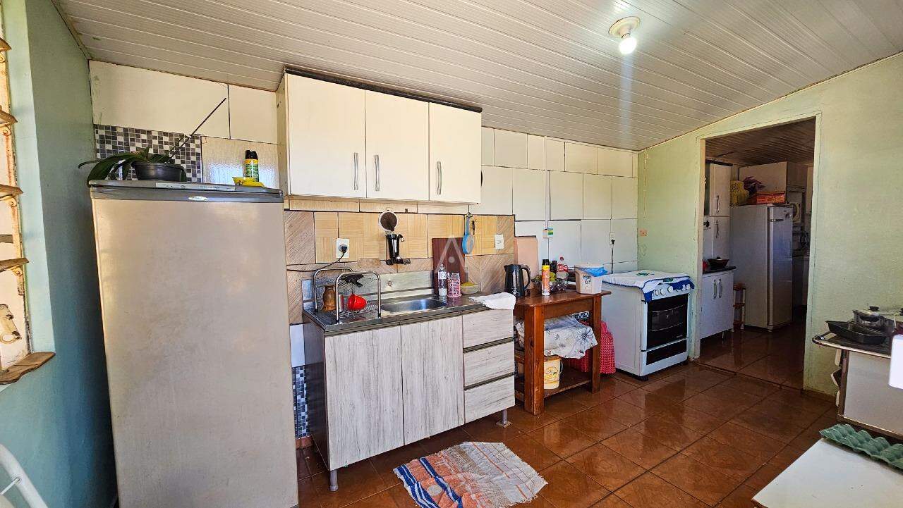 Casa Residencial para à venda no Bairro PERIOLO em CASCAVEL: 