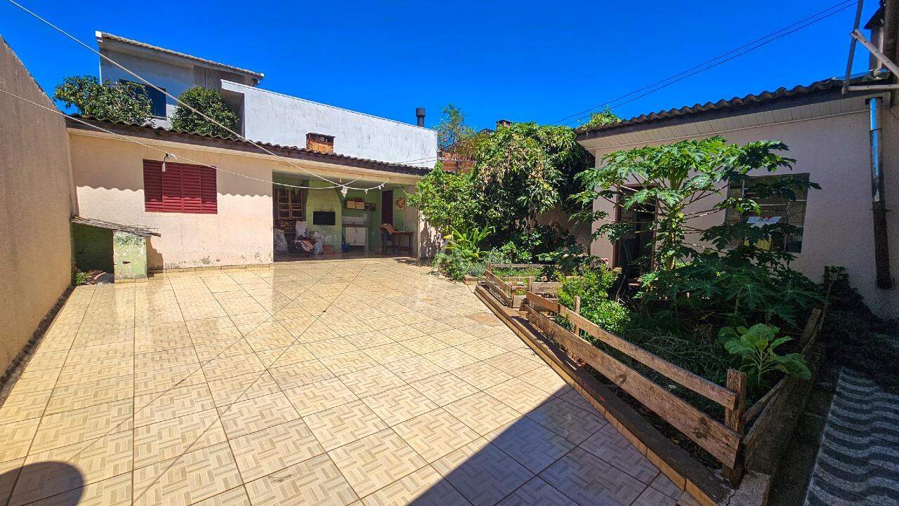 Casa Residencial para à venda no Bairro PERIOLO em CASCAVEL: 