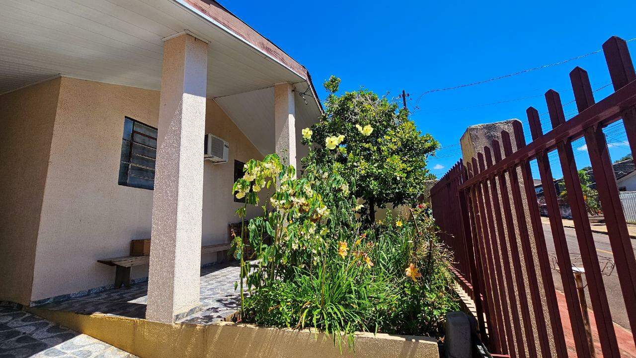 Casa Residencial para à venda no Bairro PERIOLO em CASCAVEL: 