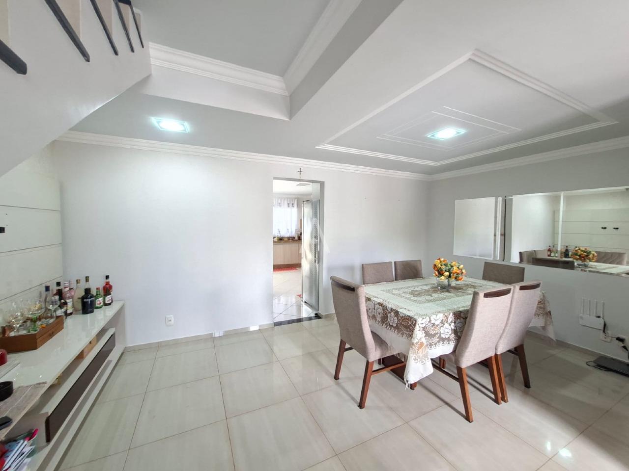 Sobrado para para aluguel no Bairro SANTA CRUZ em CASCAVEL: 