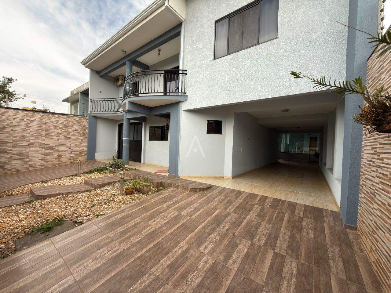 Sobrado para para aluguel no Bairro SANTA CRUZ em CASCAVEL: 