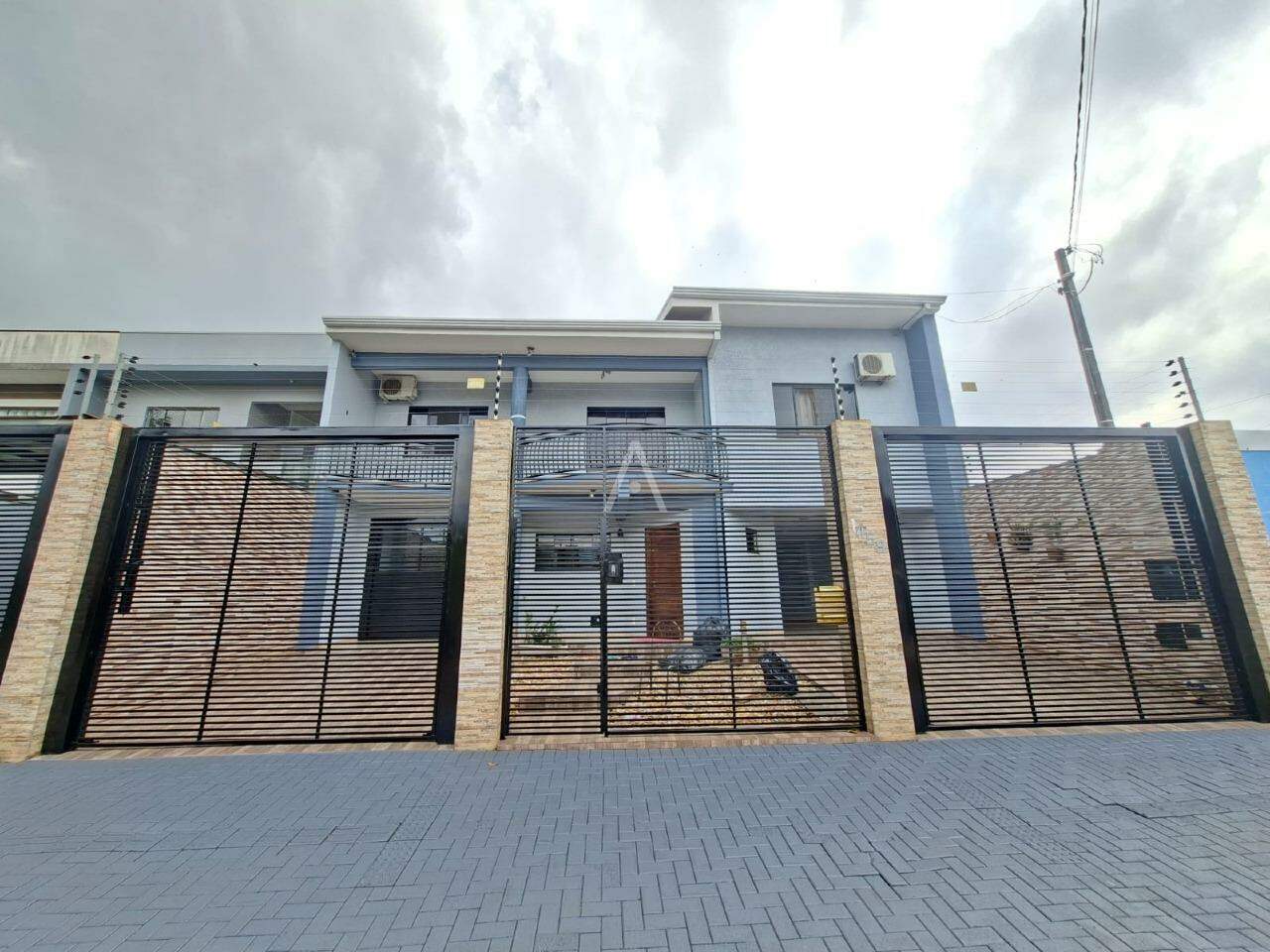 Sobrado para para aluguel no Bairro SANTA CRUZ em CASCAVEL: 