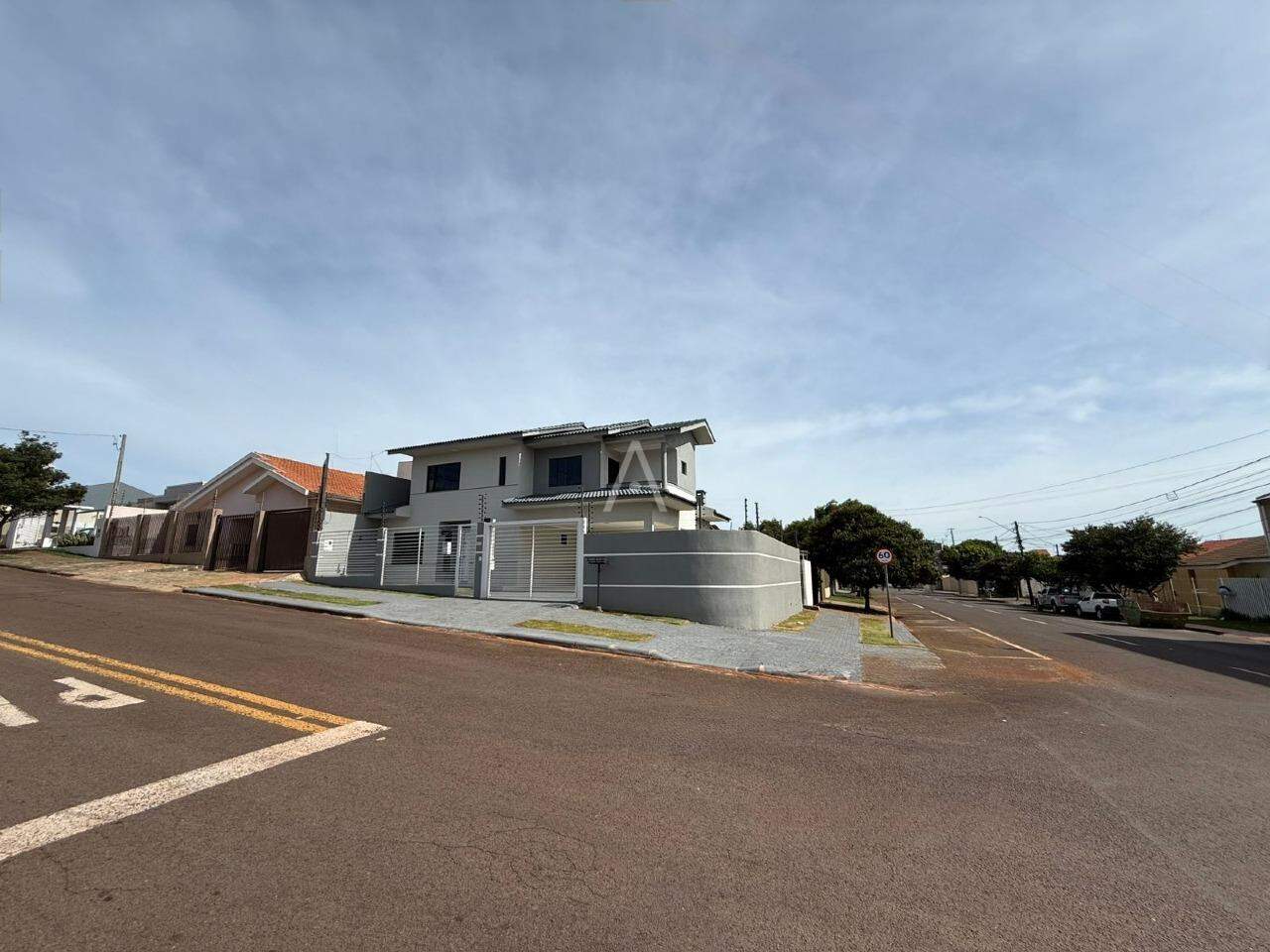Sobrado para à venda no Bairro PARQUE SAO PAULO em CASCAVEL: 