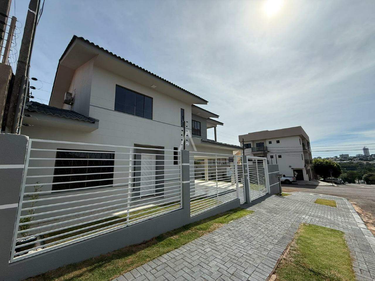 Sobrado para à venda no Bairro PARQUE SAO PAULO em CASCAVEL: