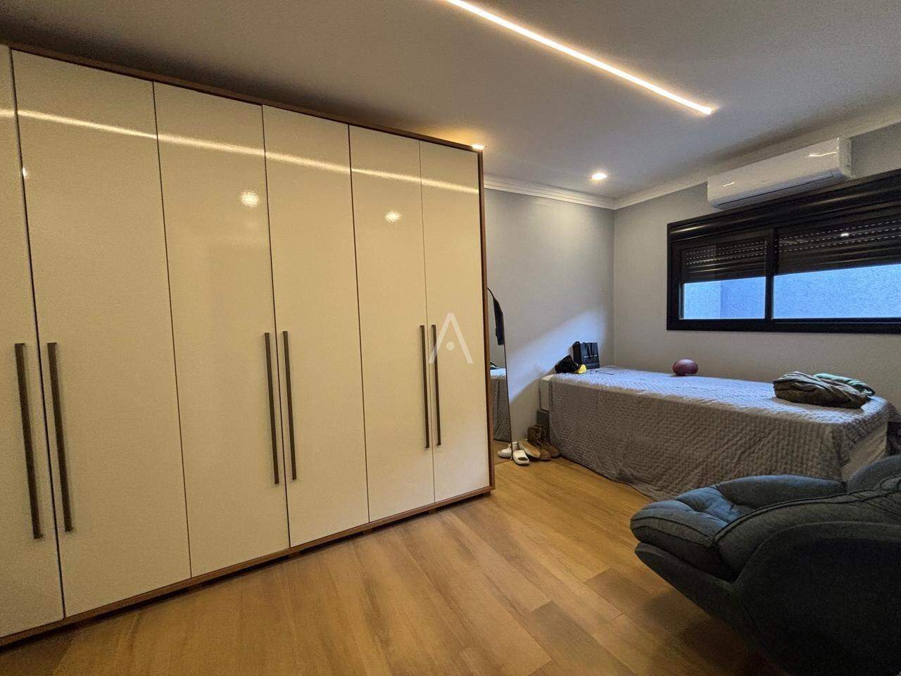 Casa Residencial para à venda no Bairro UNIVERSITARIO em CASCAVEL: 
