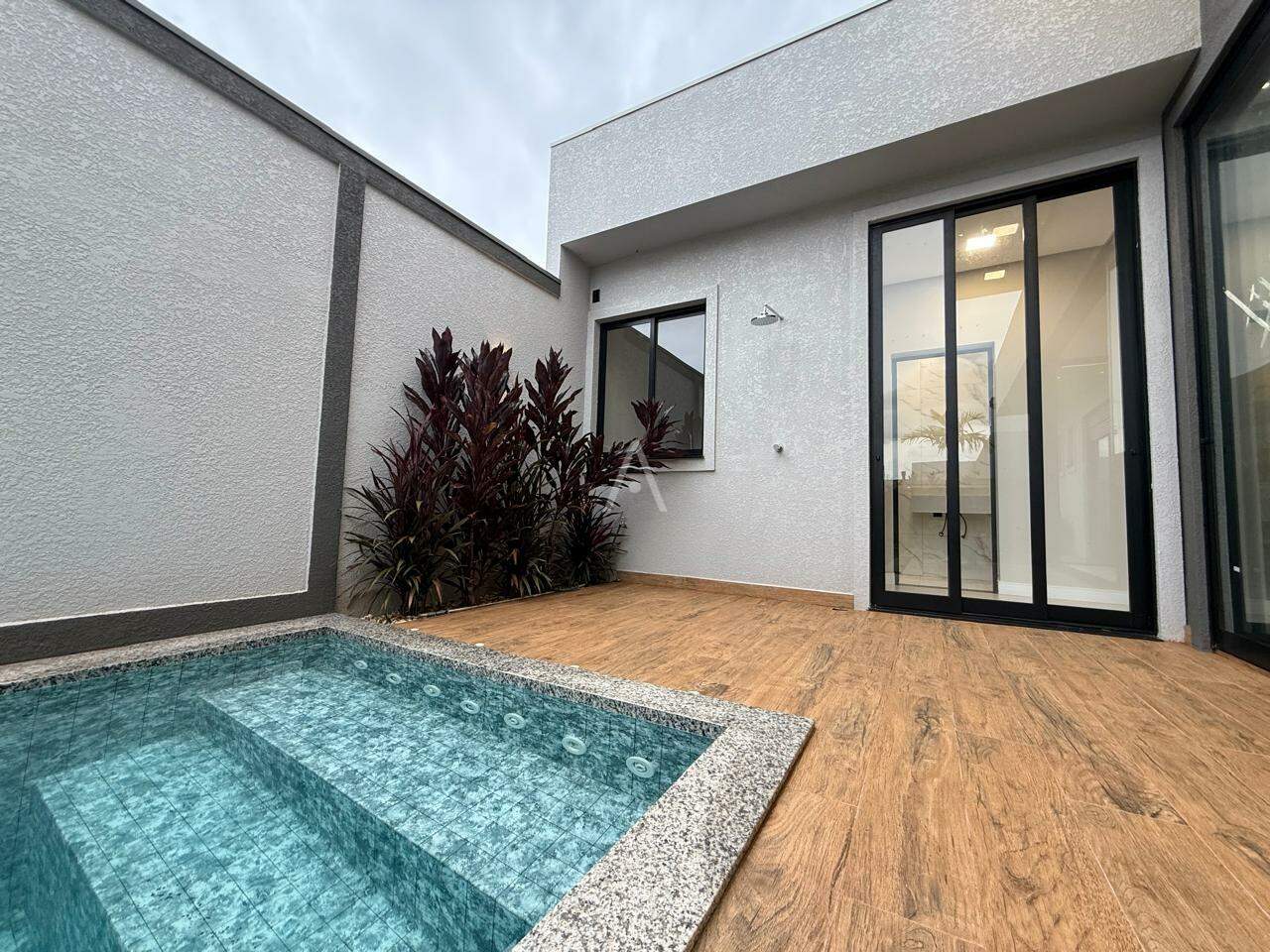 Casa Residencial para à venda no Bairro RECANTO TROPICAL em CASCAVEL: 
