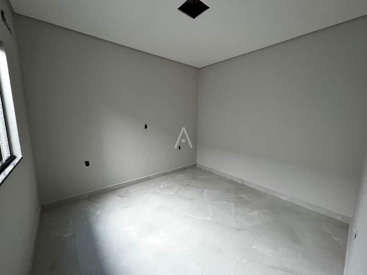 Casa Residencial para à venda no Bairro ESMERALDA em CASCAVEL: 