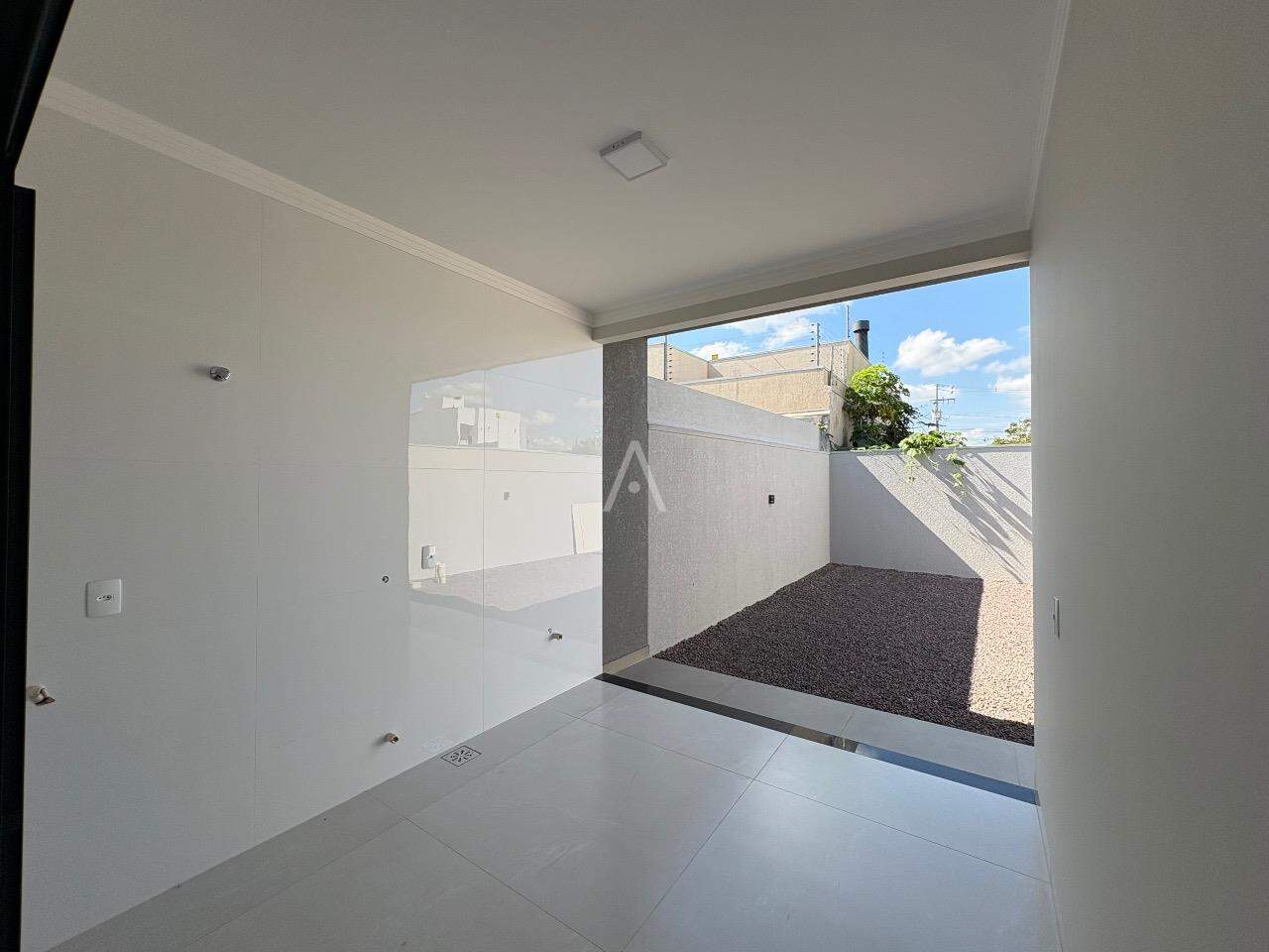 Casa Residencial para à venda no Bairro VERONA em CASCAVEL: ÁREA DE SERVIÇO