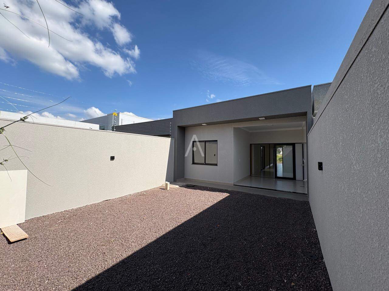 Casa Residencial para à venda no Bairro VERONA em CASCAVEL: sobra fundos