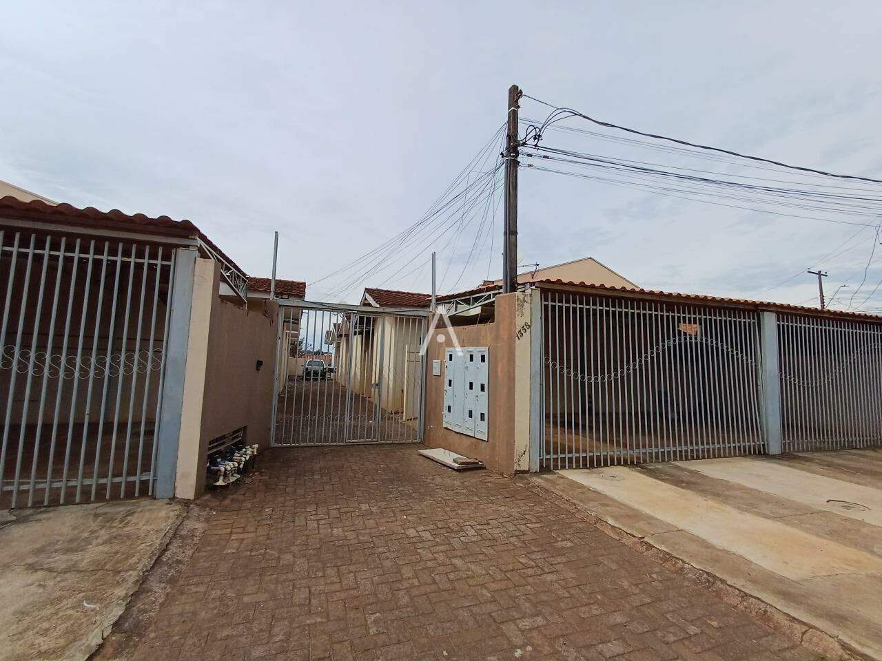 Casa Residencial para à venda no Bairro SANTA CRUZ em CASCAVEL: 