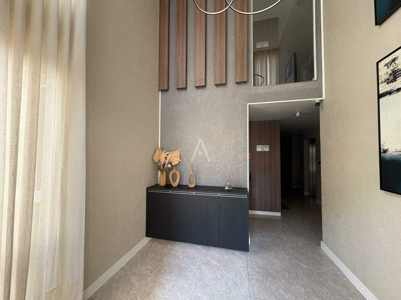 Apartamento para para aluguel no Bairro COUNTRY em CASCAVEL: hall de entrada