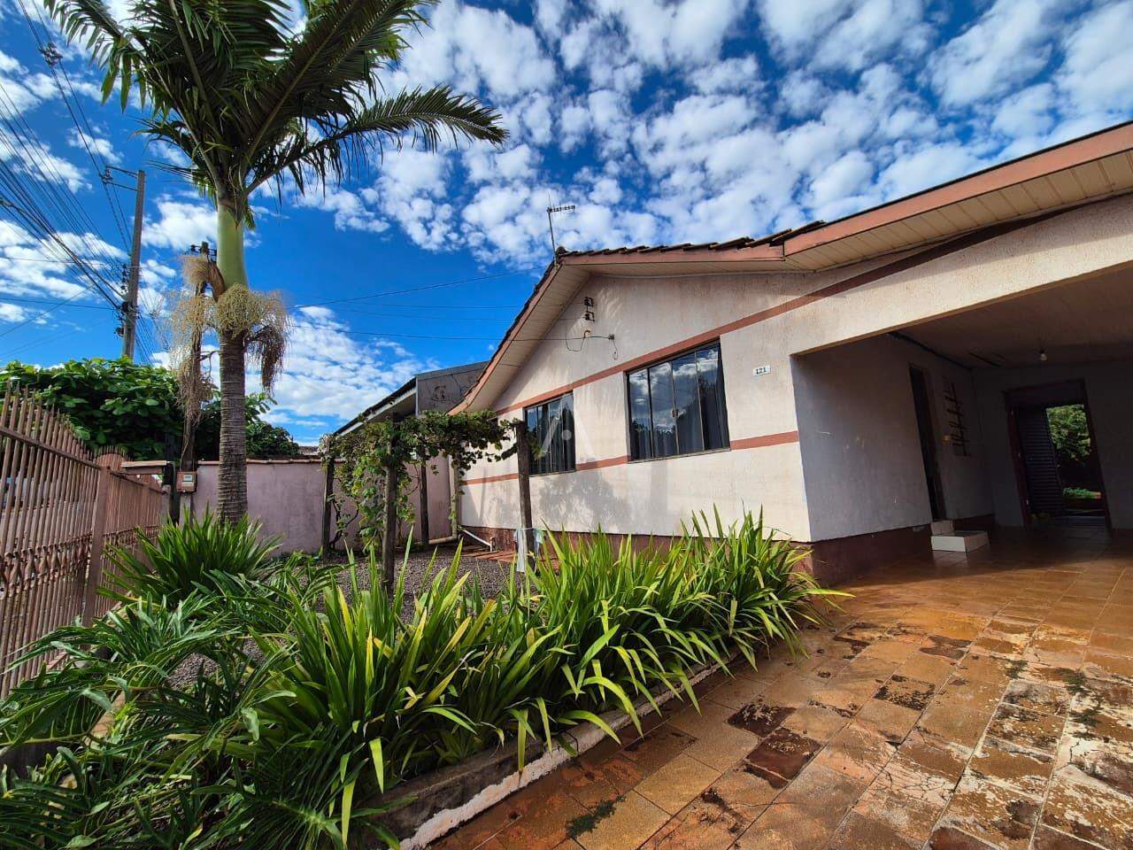 Casa Residencial para à venda no Bairro FLORESTA em CASCAVEL: 