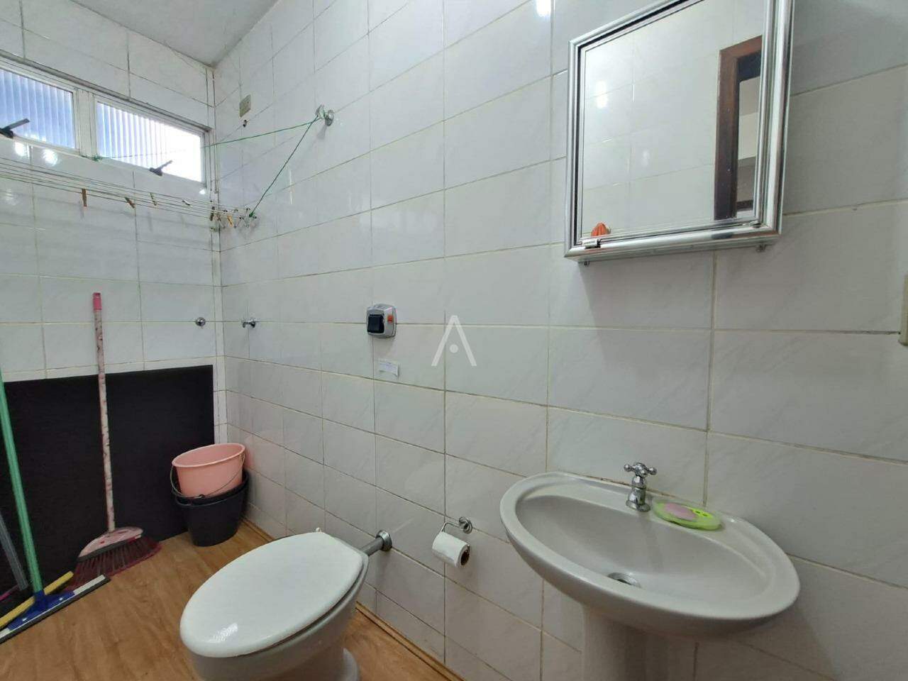 Apartamento para para aluguel no Bairro COQUEIRAL em CASCAVEL: Bwc de empregada