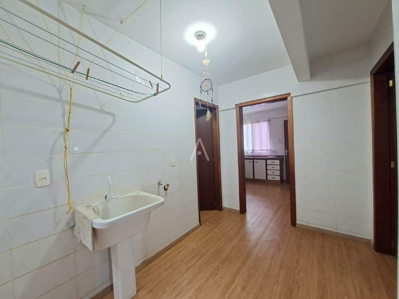 Apartamento para para aluguel no Bairro COQUEIRAL em CASCAVEL: área de serviço