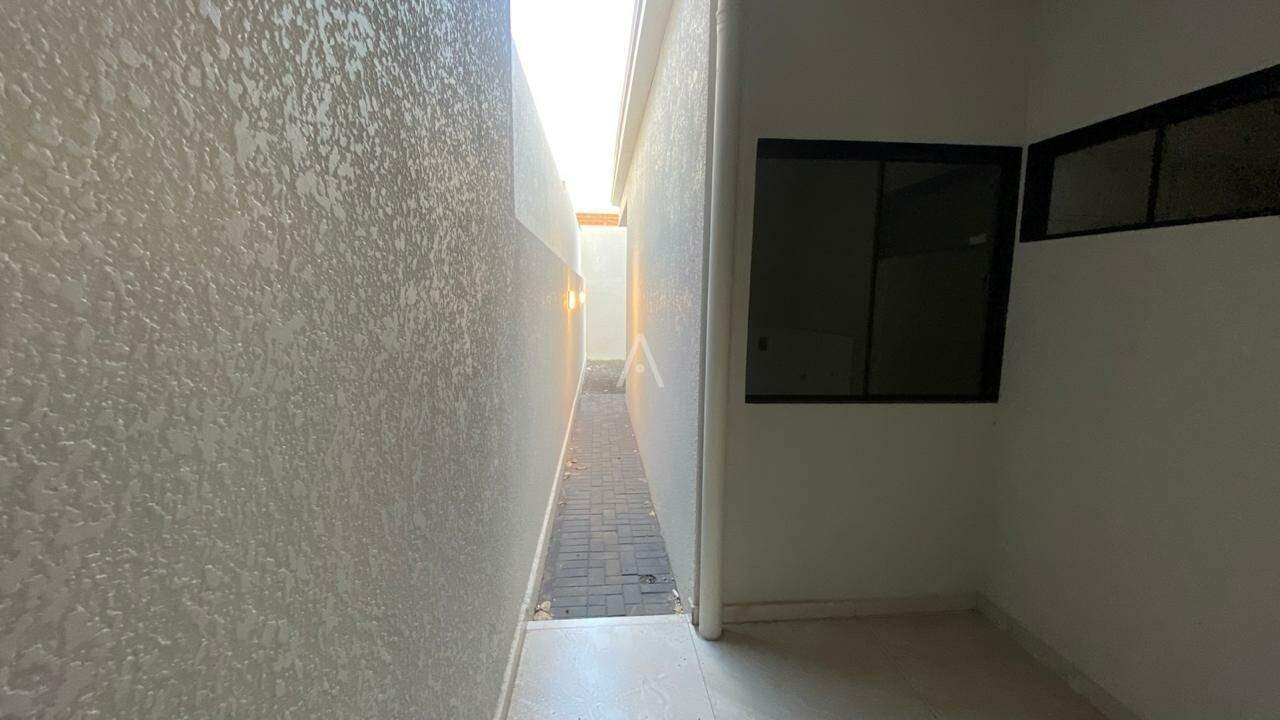 Casa Residencial para à venda no Bairro PINHEIRINHO em TOLEDO: 
