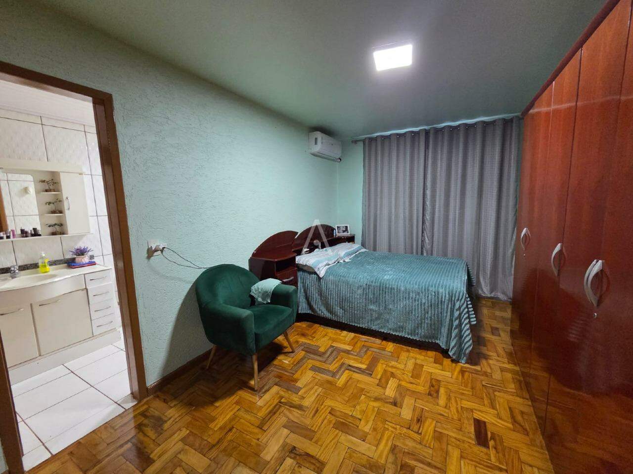 Casa Residencial para à venda no Bairro NEVA em CASCAVEL: