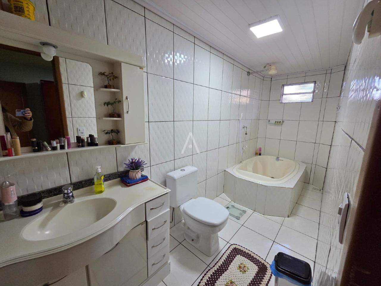 Casa Residencial para à venda no Bairro NEVA em CASCAVEL: