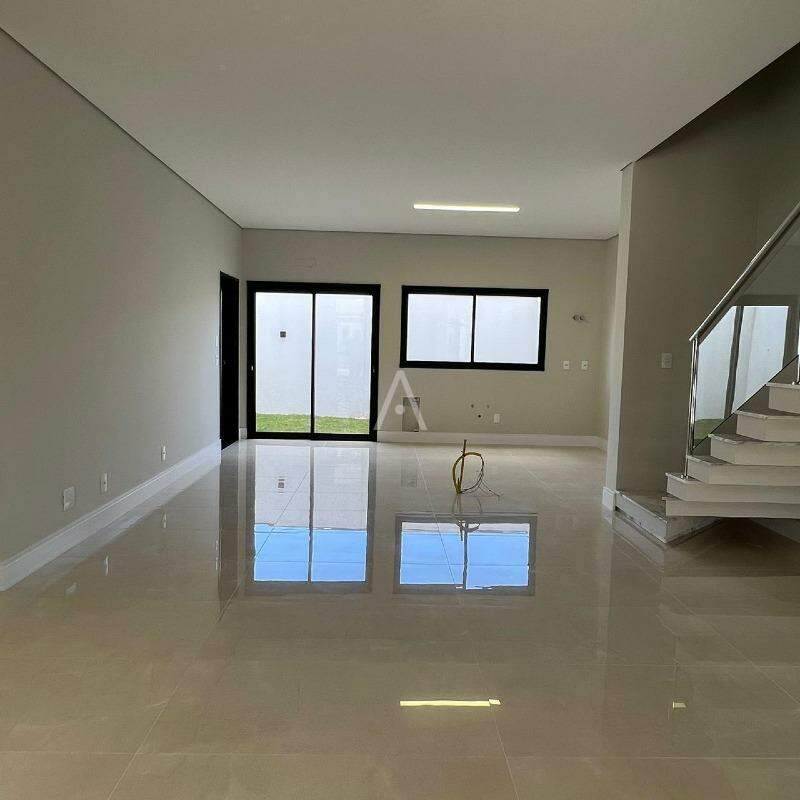 Sobrado para à venda no Bairro RECANTO TROPICAL em CASCAVEL: 
