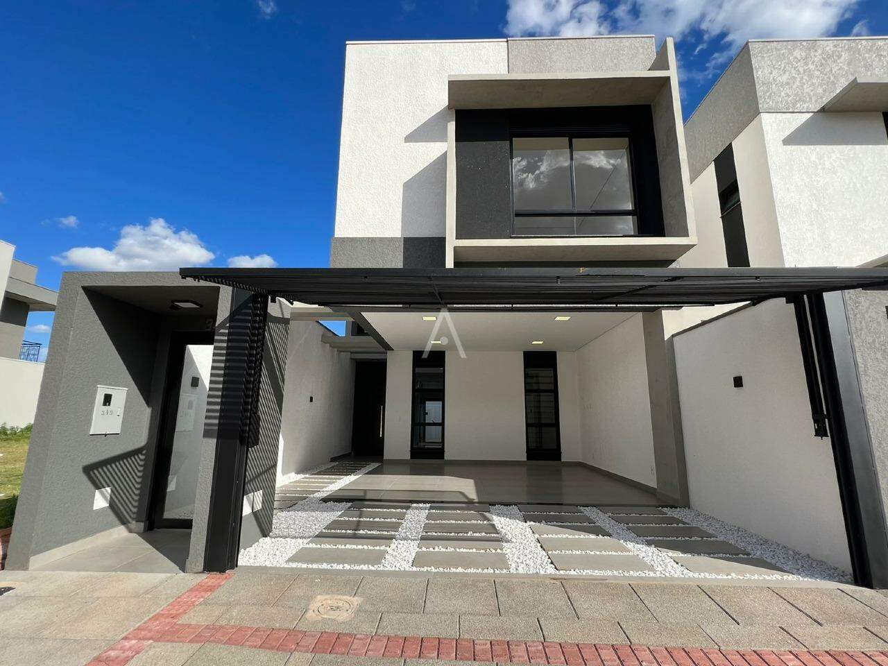 Sobrado para à venda no Bairro RECANTO TROPICAL em CASCAVEL: 