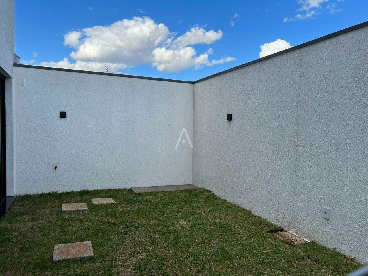Sobrado para à venda no Bairro RECANTO TROPICAL em CASCAVEL: 