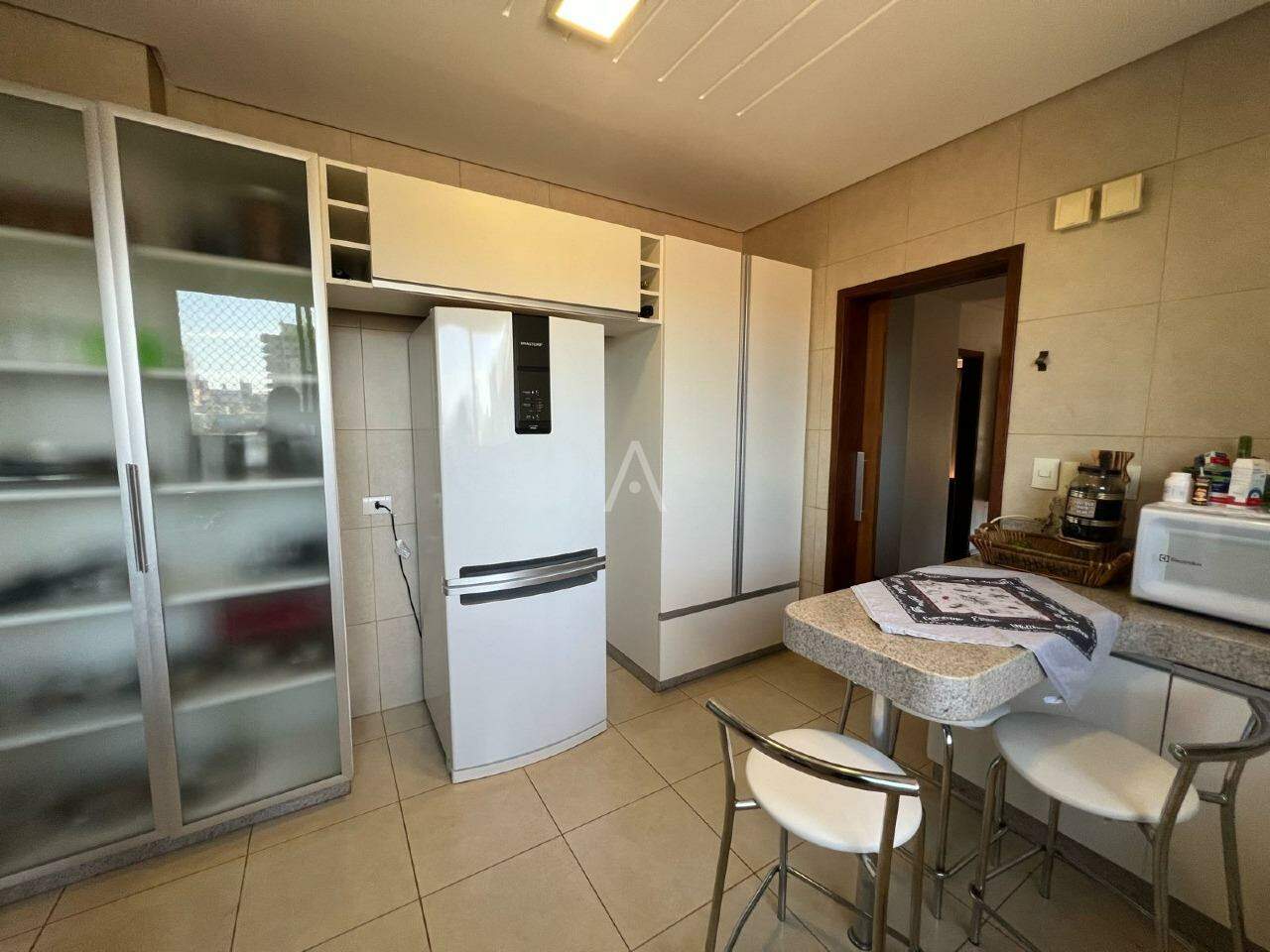 Apartamento para para aluguel no Bairro CENTRO em CASCAVEL: 