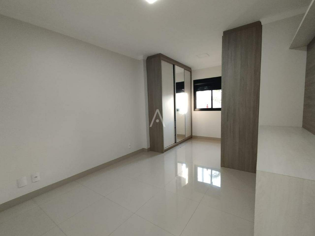 Casa Residencial para à venda no Bairro SANTA FELICIDADE em CASCAVEL: 