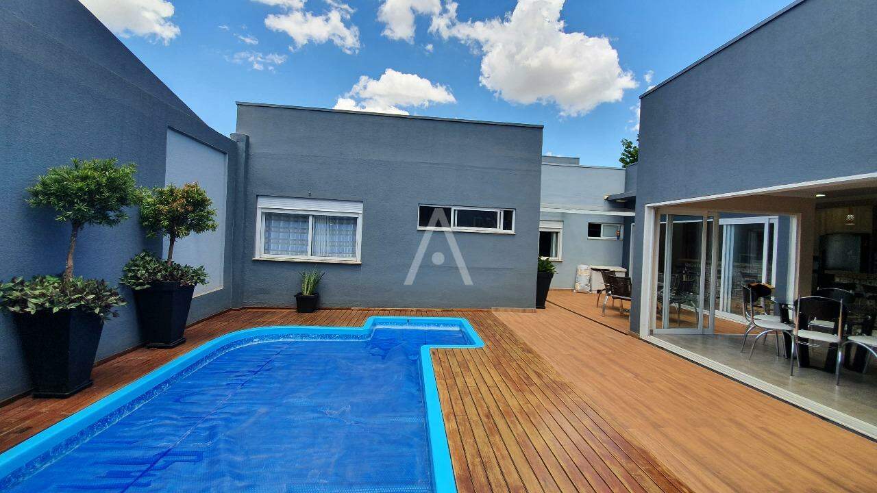 Casa Residencial para para aluguel no Bairro CENTRO em CASCAVEL: piscina