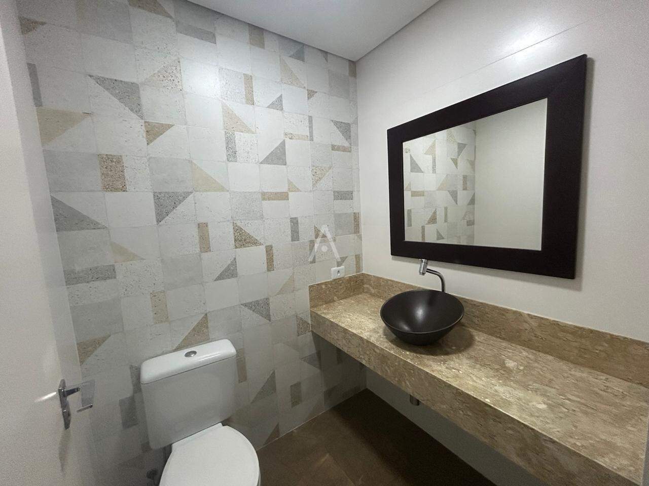 Casa Residencial para para aluguel no Bairro CENTRO em CASCAVEL: lavabo