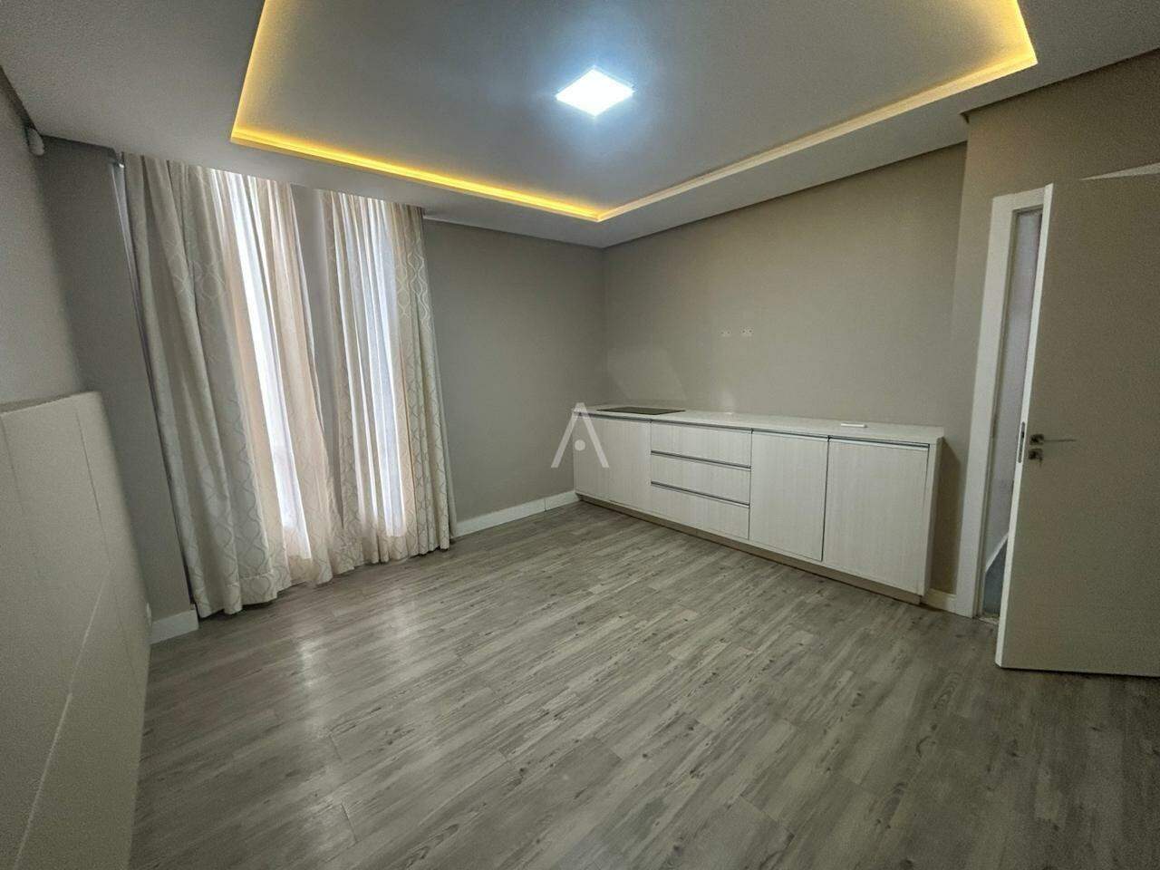 Casa Residencial para para aluguel no Bairro CENTRO em CASCAVEL: quarto/sala