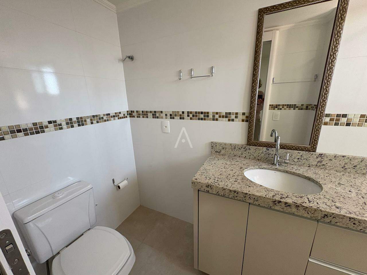 Apartamento para para aluguel no Bairro CENTRO em CASCAVEL: Bwc suíte