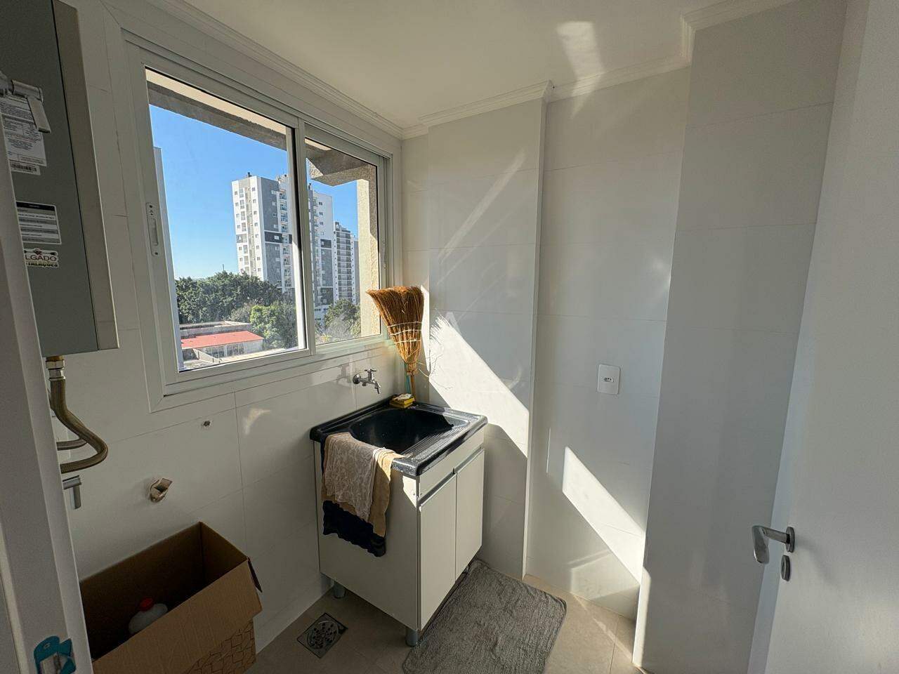 Apartamento para para aluguel no Bairro CENTRO em CASCAVEL: área de serviço