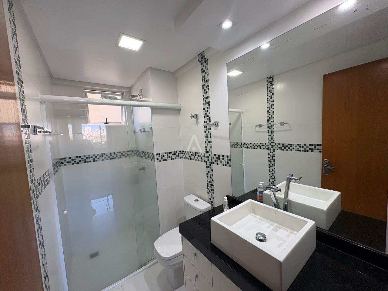 Apartamento para para aluguel no Bairro COUNTRY em CASCAVEL: Bwc social