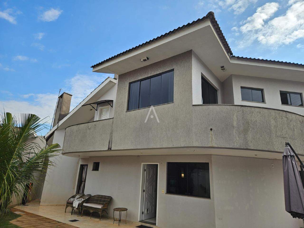 Sobrado para à venda no Bairro RECANTO TROPICAL em CASCAVEL: 