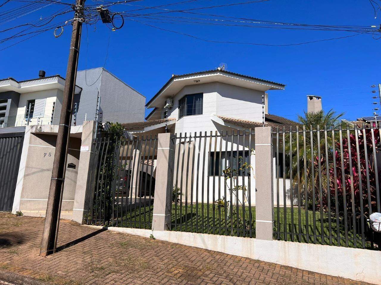 Sobrado para à venda no Bairro RECANTO TROPICAL em CASCAVEL: 