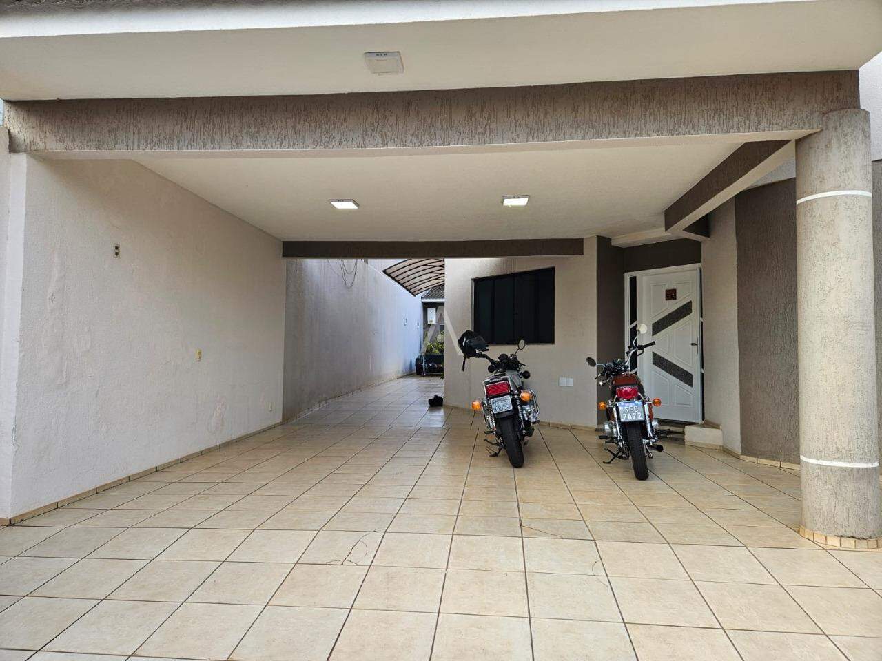 Sobrado para à venda no Bairro RECANTO TROPICAL em CASCAVEL: 