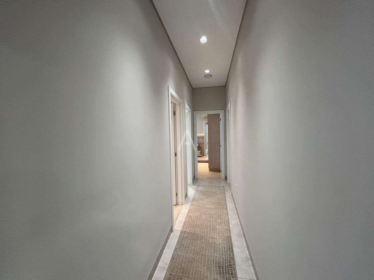 Casa Residencial para à venda no Bairro NEVA em CASCAVEL: corredor
