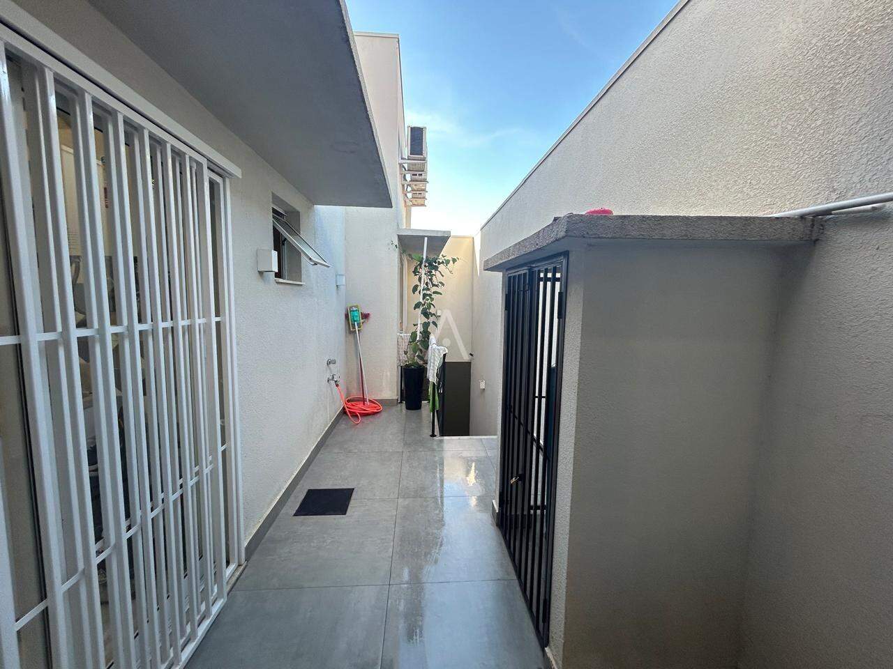 Casa Residencial para à venda no Bairro NEVA em CASCAVEL: Fundos