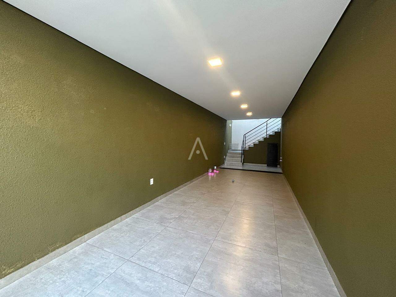 Casa Residencial para à venda no Bairro NEVA em CASCAVEL: Garagem