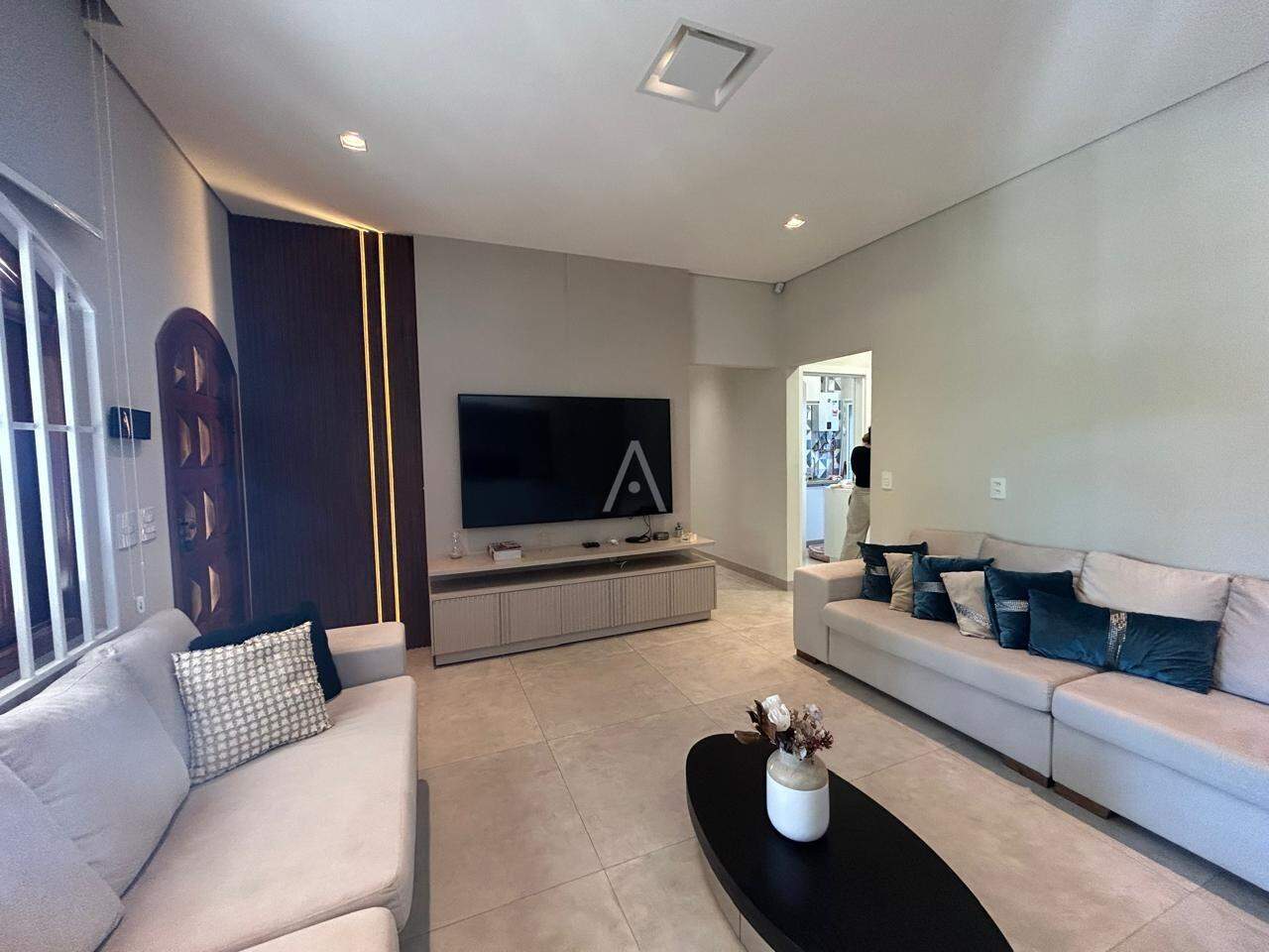 Casa Residencial para à venda no Bairro NEVA em CASCAVEL: 