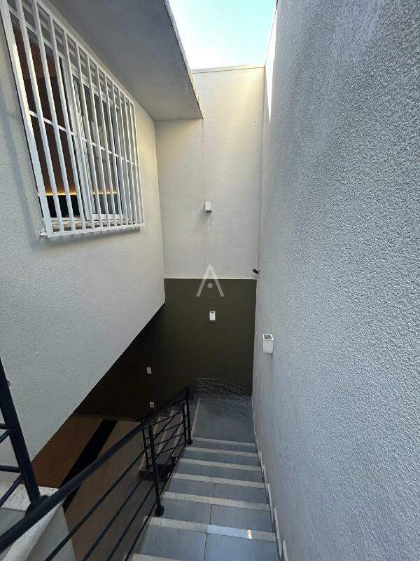 Casa Residencial para à venda no Bairro NEVA em CASCAVEL: Fundos acesso a garagem